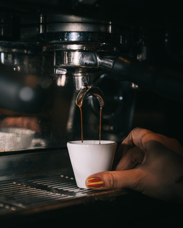 Over ons Moderne koffieautomaat te huur met touchscreen en meerdere koffiespecialiteiten voor kantoren
